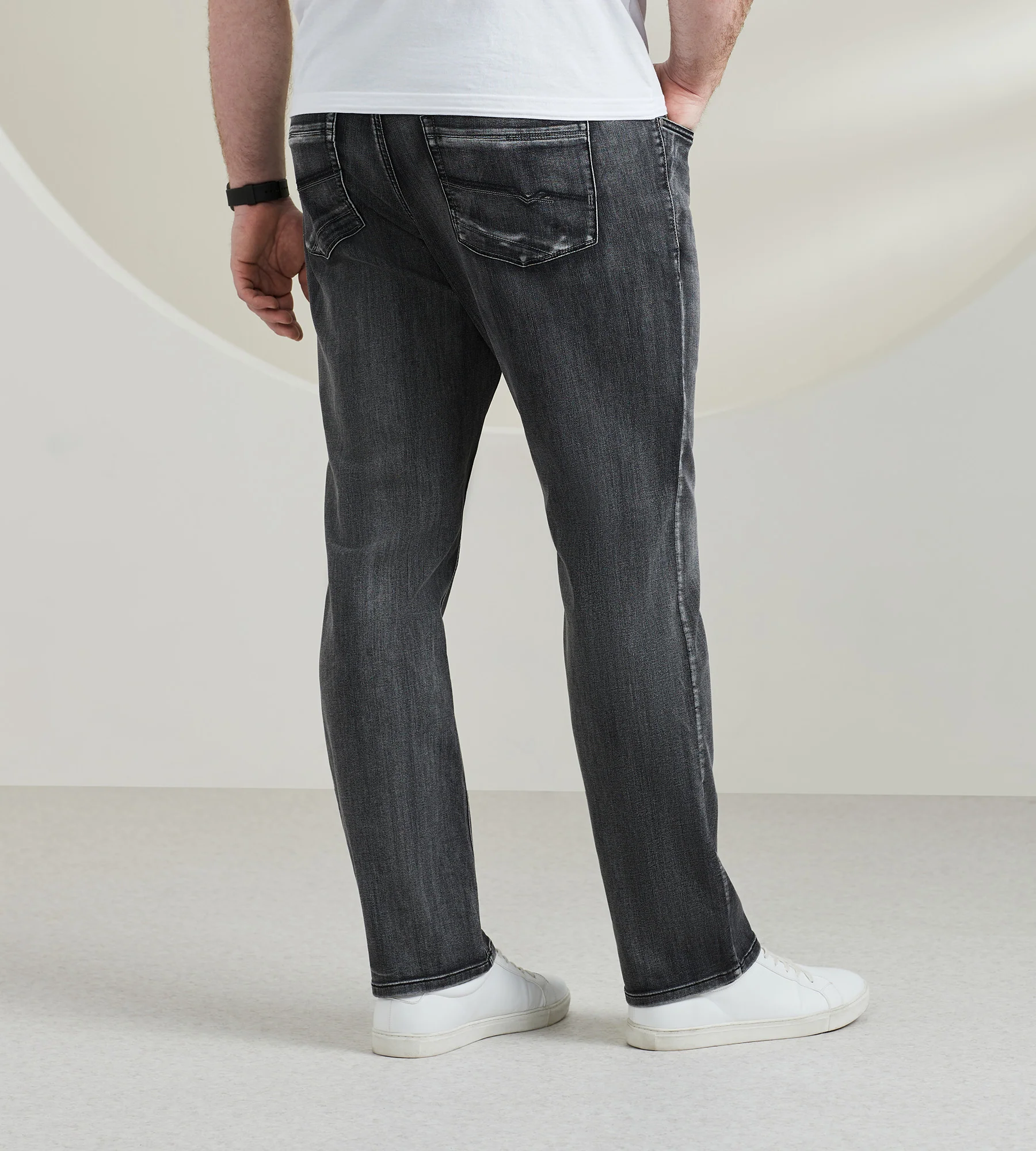 Frank Relaxed Fit Jeans - Image 3